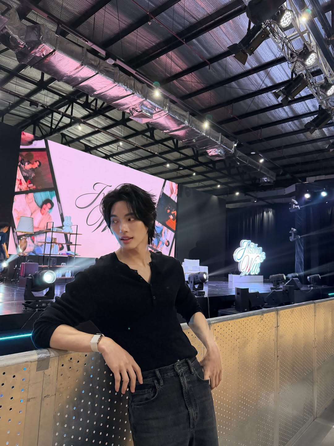วิน - เมธวิน โอภาสเอี่ยมขจร